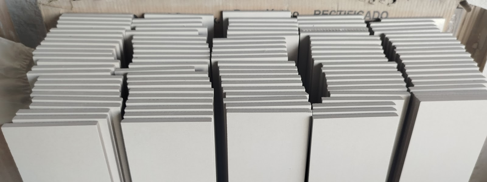 Rodapiés porcelánicos cortados a medida